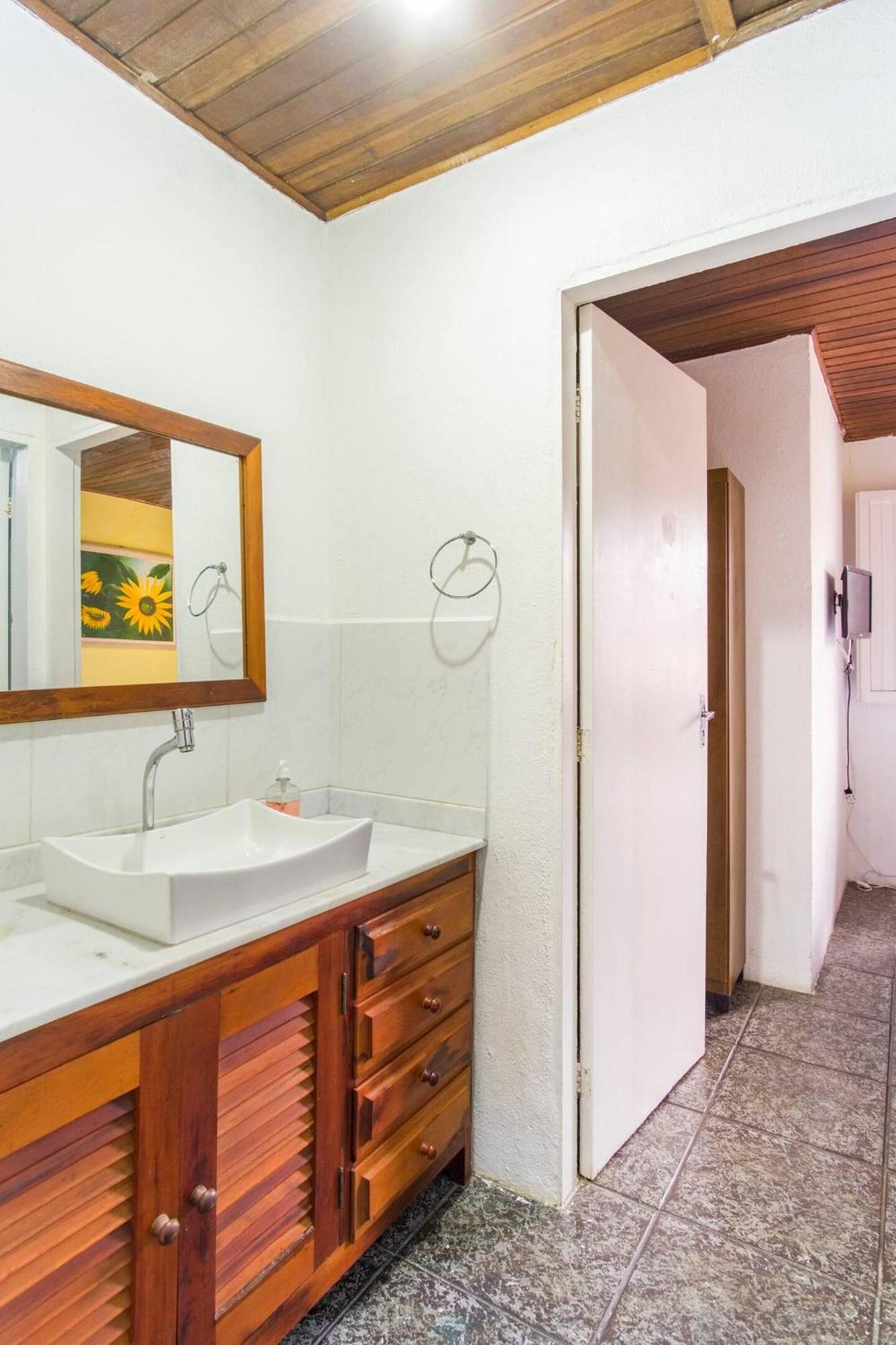 Casa Bromelia, A 15 Minutos A Pe Do Centro Historico! Villa Araquari Eksteriør billede